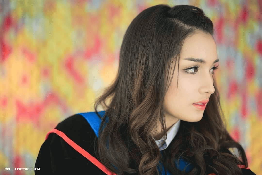คุณน้ำตาลก่อนผ่าตัดเสริมคาง